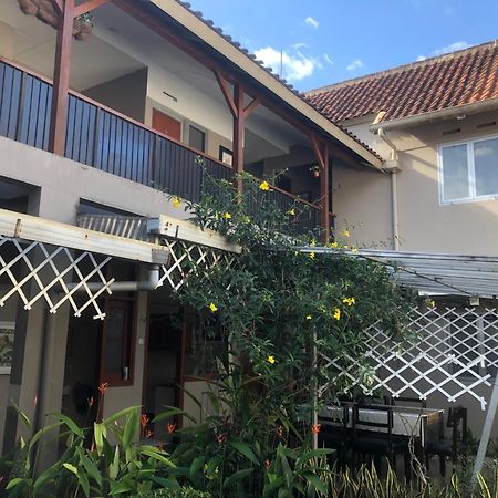 De Riau Guesthouse บันดุง ภายนอก รูปภาพ