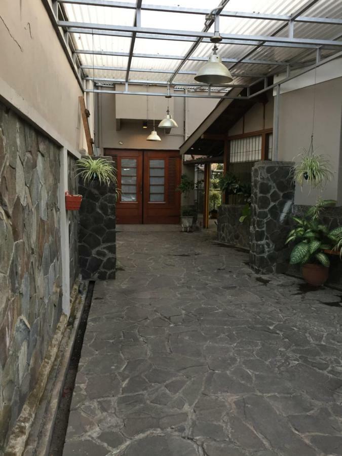 De Riau Guesthouse บันดุง ภายนอก รูปภาพ