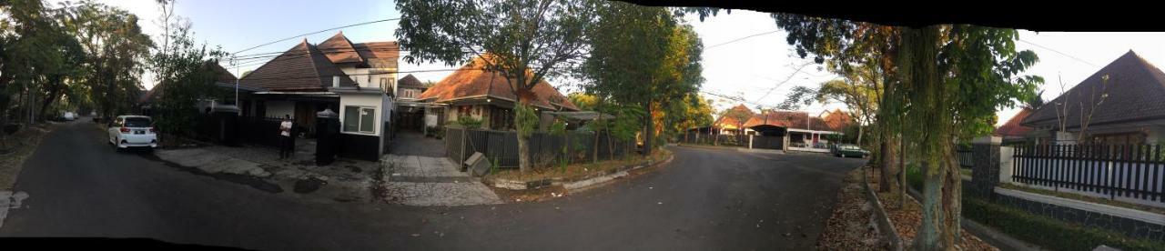 De Riau Guesthouse บันดุง ภายนอก รูปภาพ